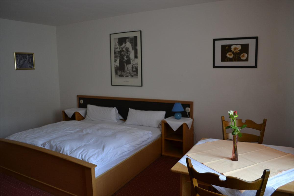 Eppstein Hotel Zum Taunus מראה חיצוני תמונה